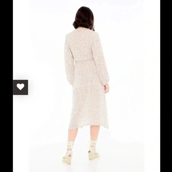 Faithfull the Brand
LE FIGARO MIDI DRESS
AZALEA FLORAL Size 6 $175 - Picture 4 of 7